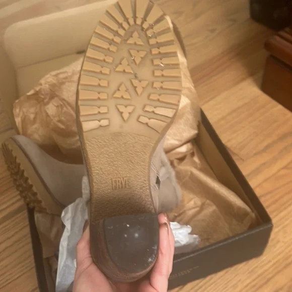 Boots - Picture 5 of 7